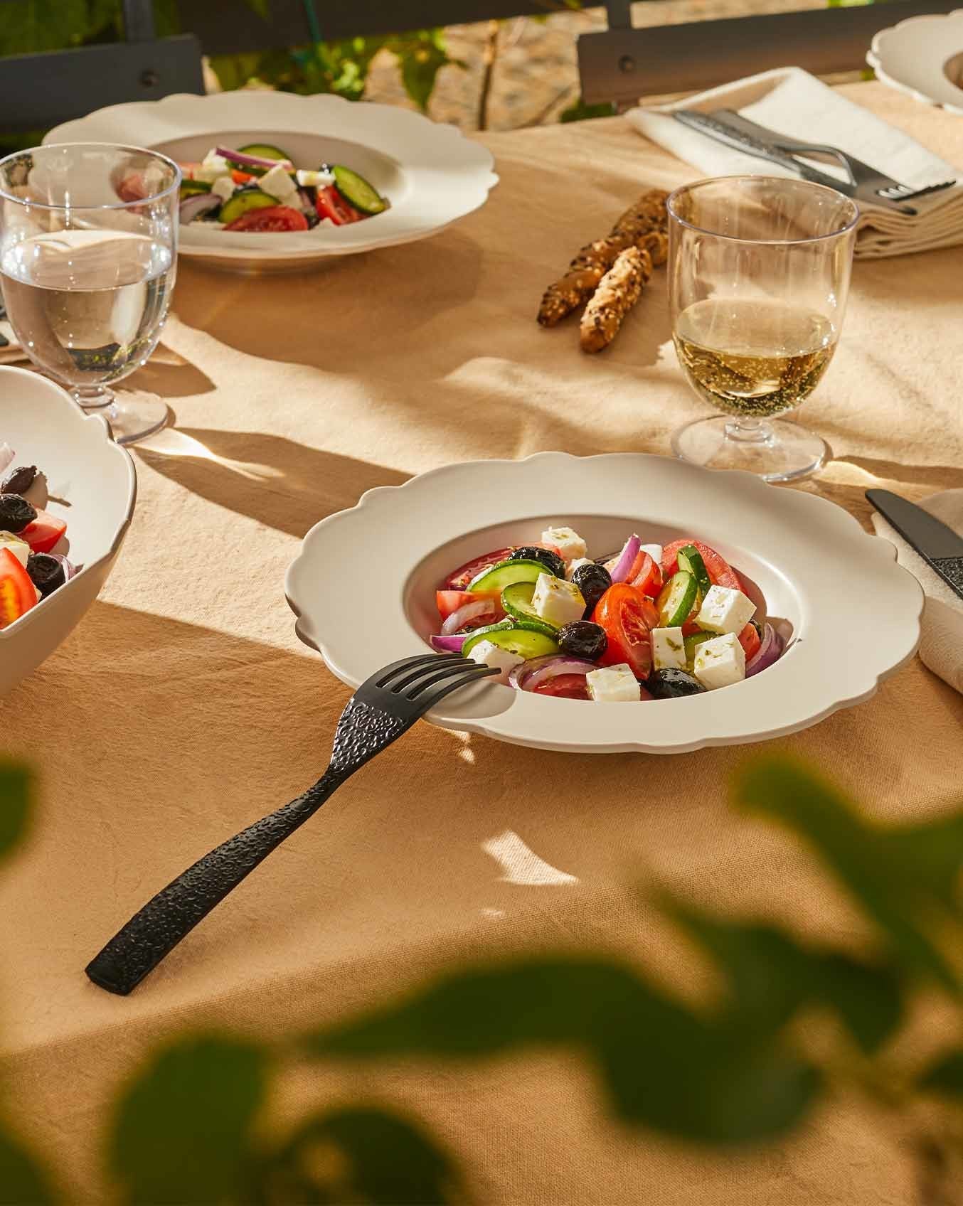 Dressed en plein air: Plates, Glasses and Cutlery | Alessi