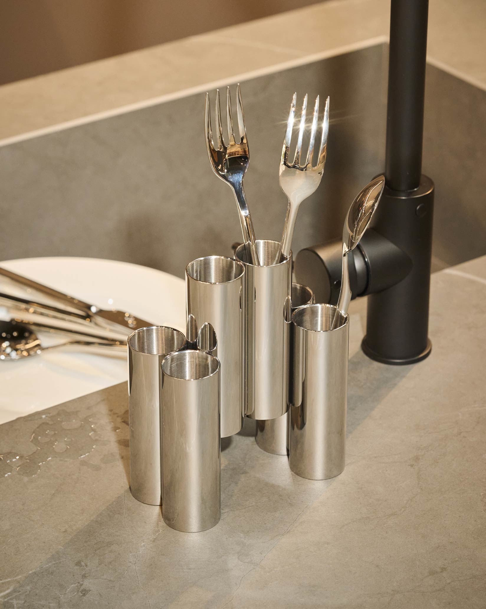 alessi aufbewahrung Canale: Besteckhalter von Patricia Urquiola