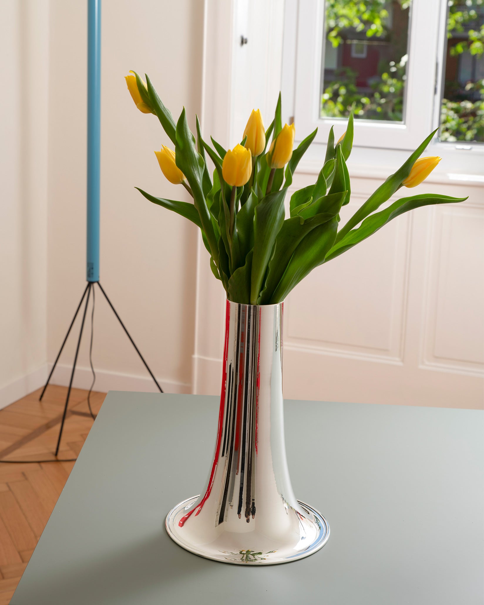 ALESSI 花瓶 Trumpet - Flower vase by Michael Anastassiades | Alessi