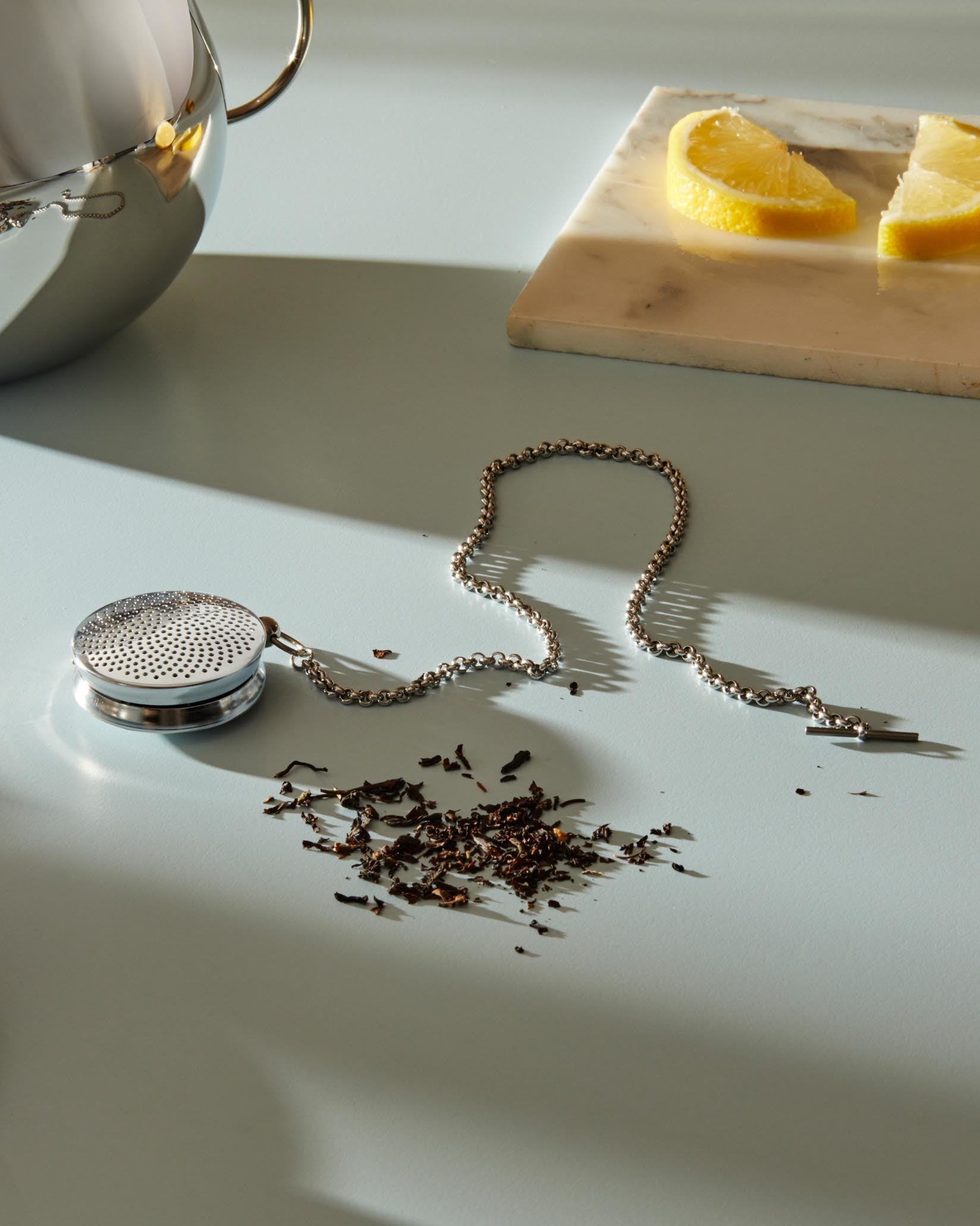 T Timepiece Tea Infuser By TUDelft Titus Wybenga Alessi t-timepiece-tea-infuser-by-tudelft-titus-wybenga-alessi