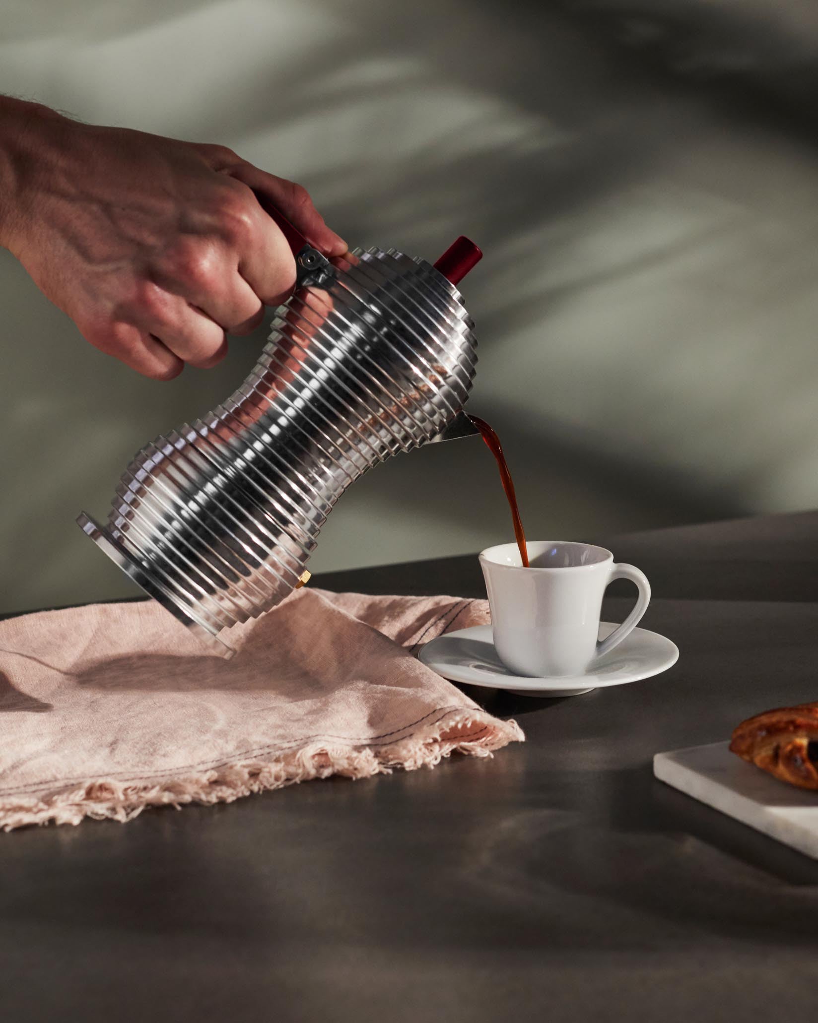 Pulcina - Espresso coffee maker. Induction. – Alessi Spa (EU)