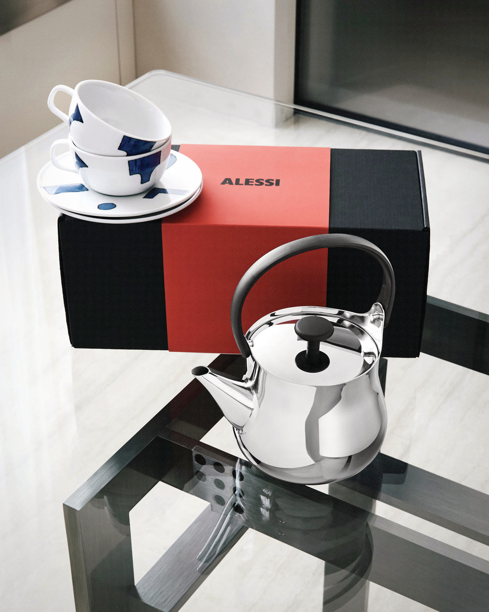Alessi & Tea: Set mit Teekanne und Teetassen von Naoto Fukasawa