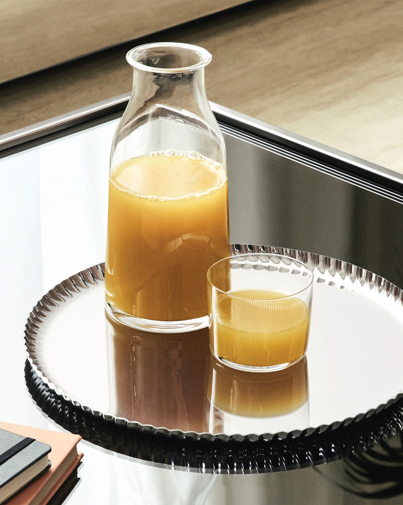 Pleats cm 23 || inch 9″ Bandeja redonda Alessi 1