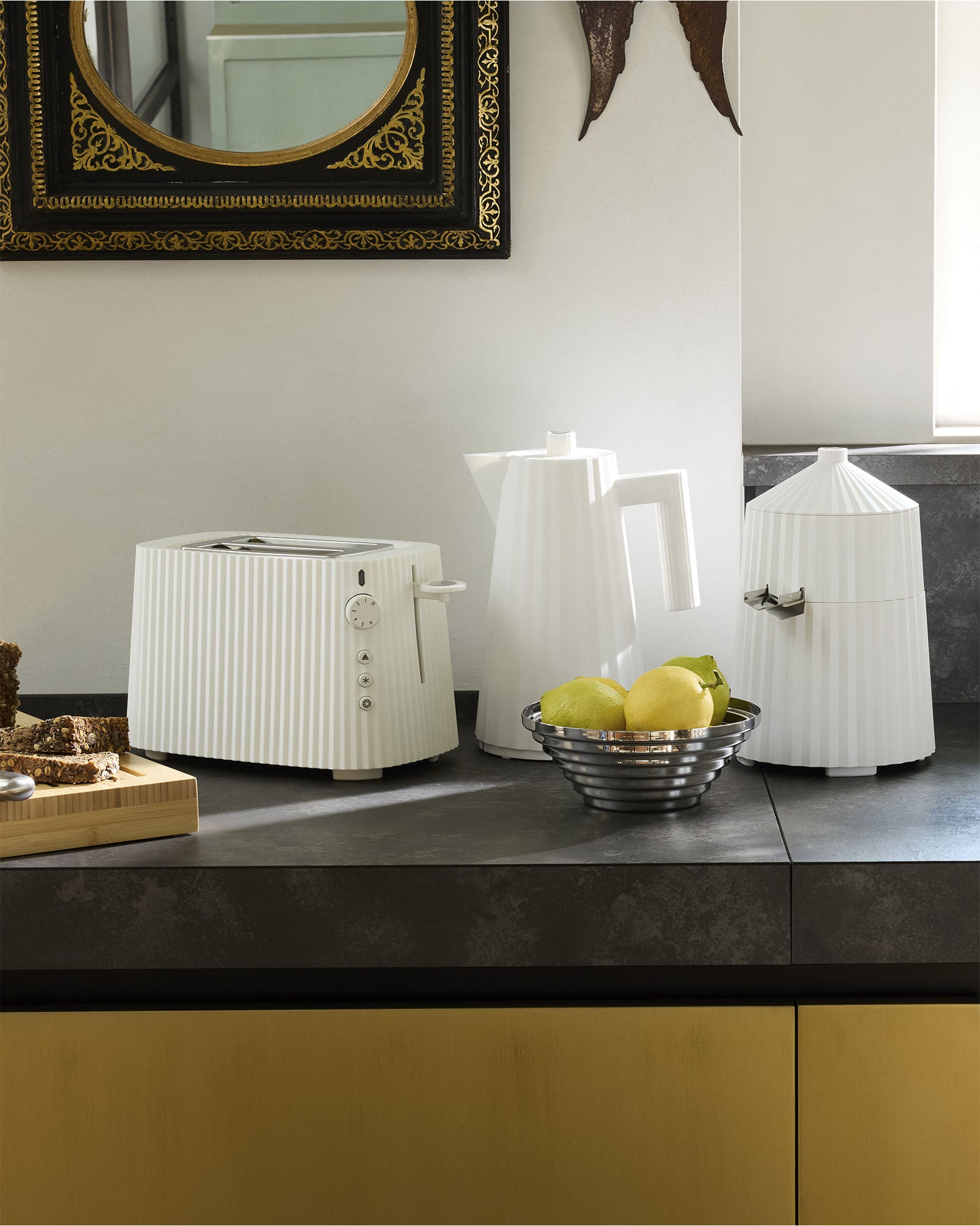 Plissé grau Toaster. Englisch Stecker Alessi 2