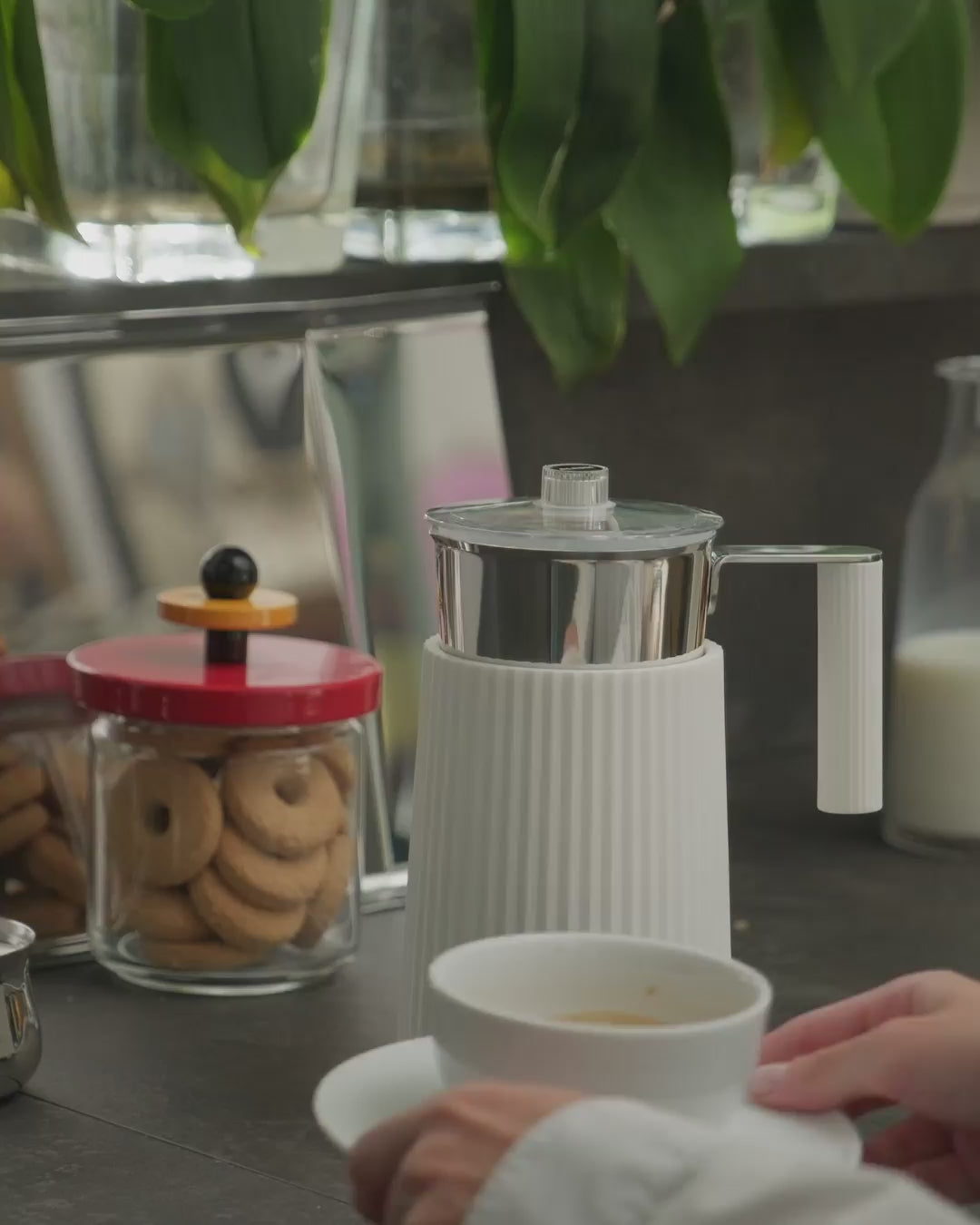 Plissé Multi-Function Milk Frother - European Plug | Alessi