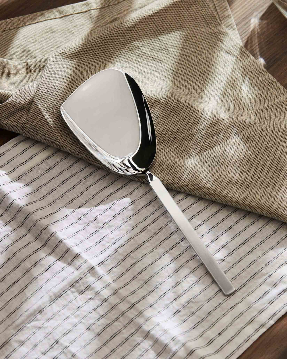 Plateau à dessert tournant à 3 étages par Alessi Fratelli mod. Alfra Plateau à dessert tournant à 3 étages par Alessi Fratelli mod. Alfra
