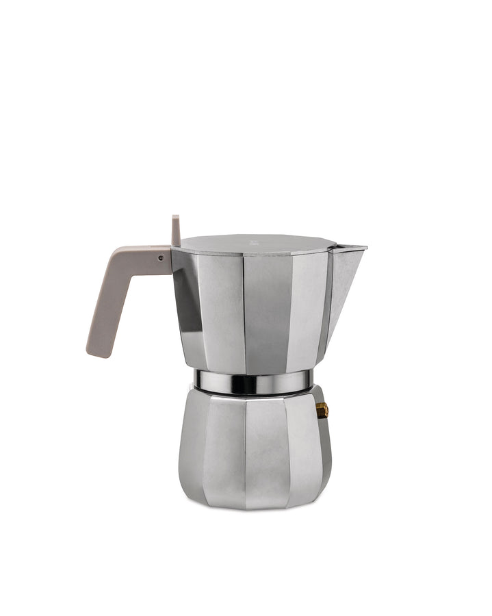Eine innovative Interpretation der klassischen Mokkakanne. Dieser Espressokocher aus Aluminium hat einen flachen Deckel, der als Tassenwärmer dient.